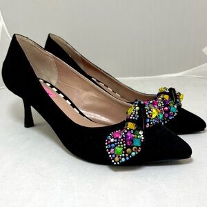 Betsey Johnson Axle Kitten-Heel Pumps Size 8 Black Multi-color Bow